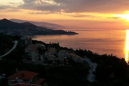 Thea Court Clio & Erato Apartments PalaiónTsiflíkion Εξωτερικό φωτογραφία